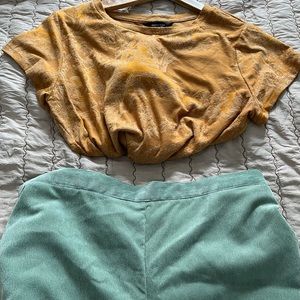 Mustard-colored Simply Vera tee. Size medium.